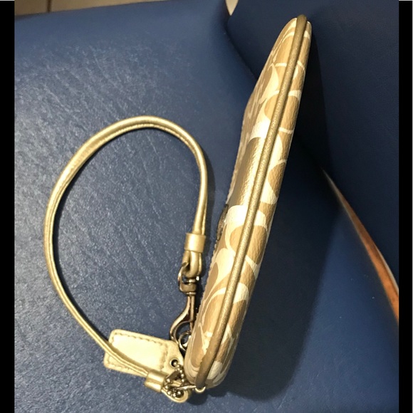 Coach beige/cream/gold sig C leather wristlet - Picture 15 of 15